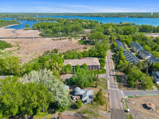 10806 S Shore Drive 103, Plymouth, MN 55441