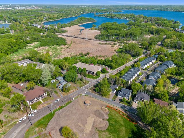 10806 S Shore Drive 103, Plymouth, MN 55441