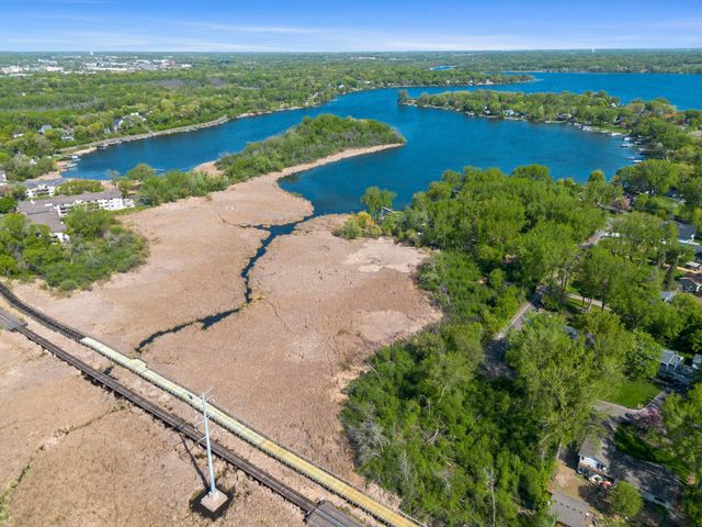 10806 S Shore Drive 103, Plymouth, MN 55441