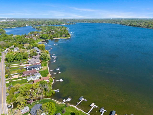 10806 S Shore Drive 103, Plymouth, MN 55441