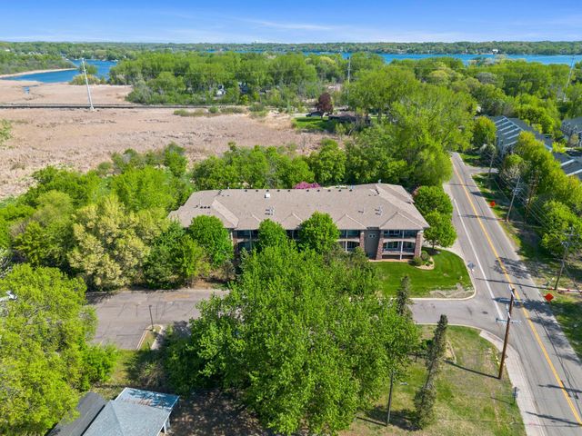 10806 S Shore Drive 103, Plymouth, MN 55441