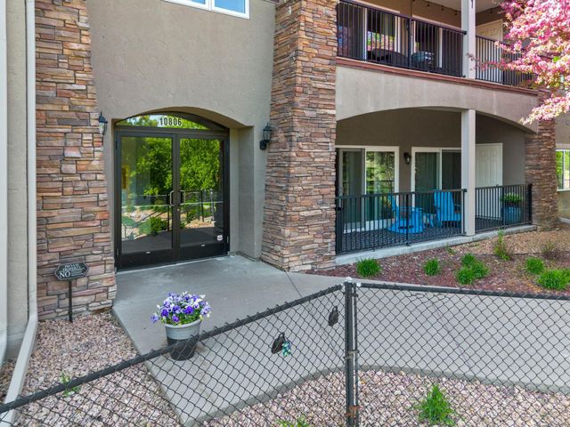 10806 S Shore Drive 103, Plymouth, MN 55441