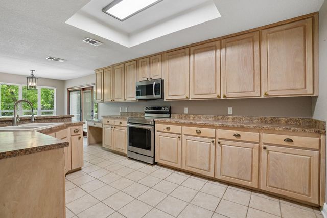 716 River Cliff DR, Canyon Lake, TX 78133