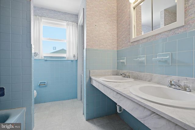 3317 ALTAMONT DR, Wilmington, DE 19810