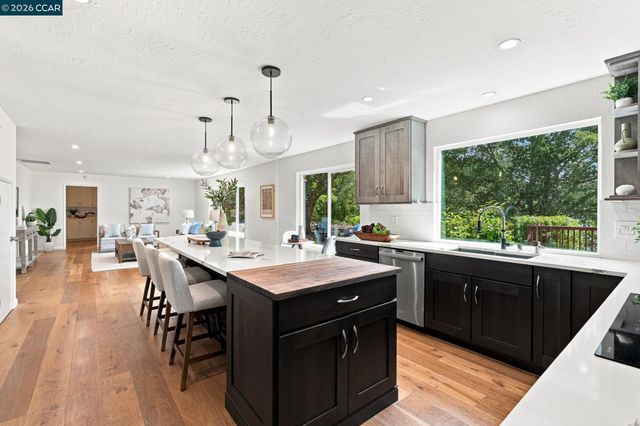 149 Sandringham Dr, Moraga, CA 94556