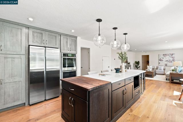 149 Sandringham Dr, Moraga, CA 94556