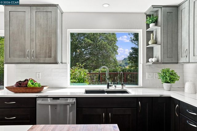 149 Sandringham Dr, Moraga, CA 94556