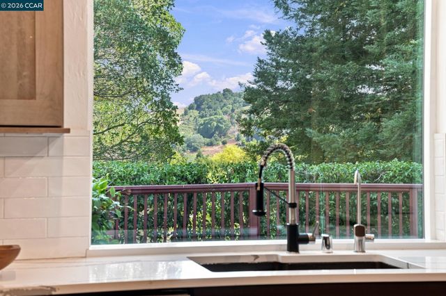 149 Sandringham Dr, Moraga, CA 94556