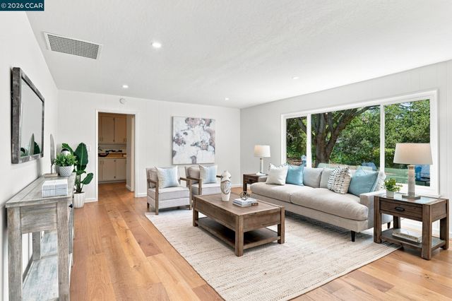 149 Sandringham Dr, Moraga, CA 94556