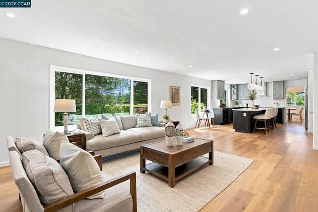 149 Sandringham Dr, Moraga, CA 94556