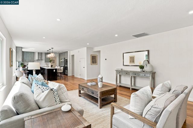 149 Sandringham Dr, Moraga, CA 94556