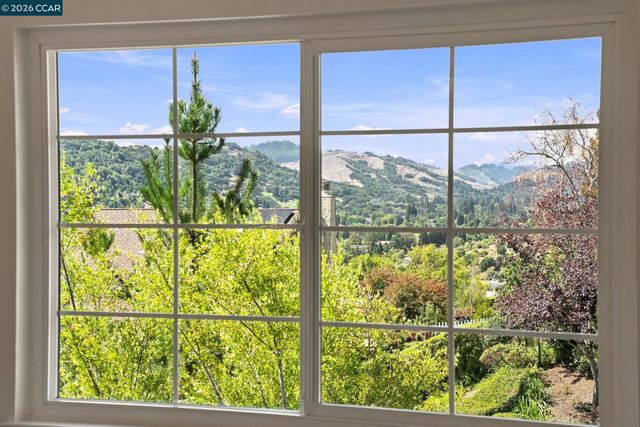 149 Sandringham Dr, Moraga, CA 94556