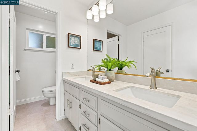 149 Sandringham Dr, Moraga, CA 94556