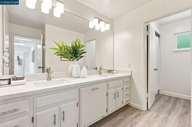 149 Sandringham Dr, Moraga, CA 94556