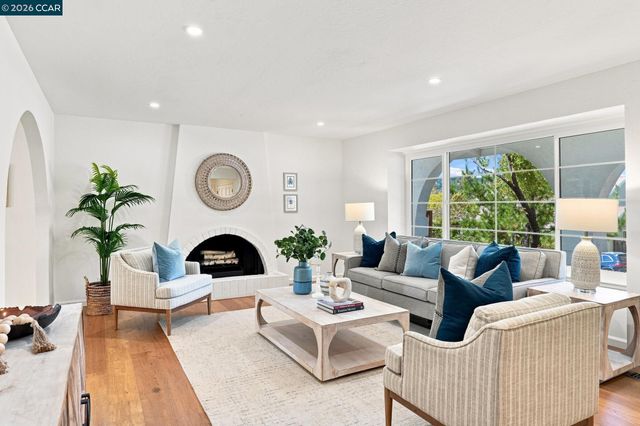 149 Sandringham Dr, Moraga, CA 94556