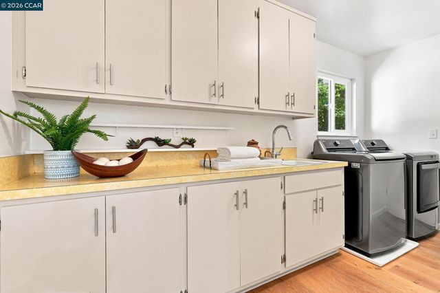 149 Sandringham Dr, Moraga, CA 94556