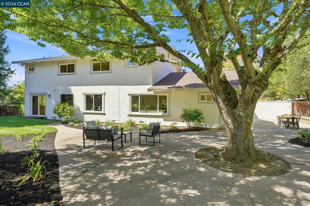 149 Sandringham Dr, Moraga, CA 94556