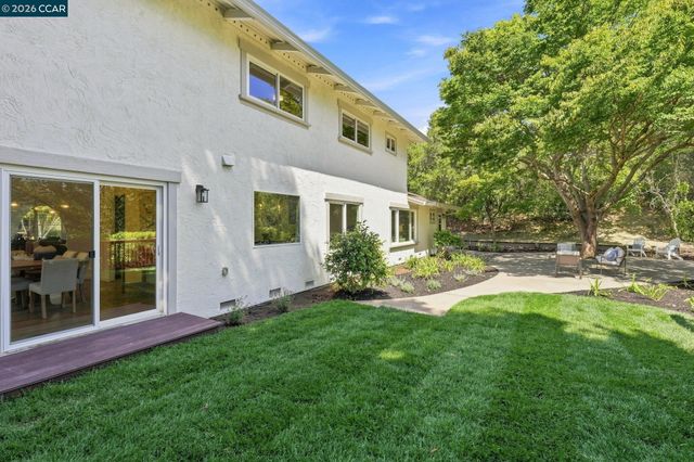 149 Sandringham Dr, Moraga, CA 94556