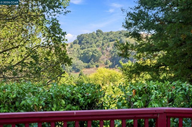 149 Sandringham Dr, Moraga, CA 94556
