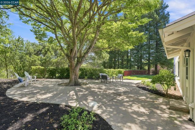 149 Sandringham Dr, Moraga, CA 94556