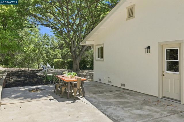 149 Sandringham Dr, Moraga, CA 94556