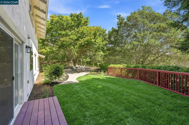 149 Sandringham Dr, Moraga, CA 94556