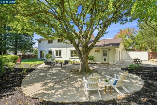 149 Sandringham Dr, Moraga, CA 94556