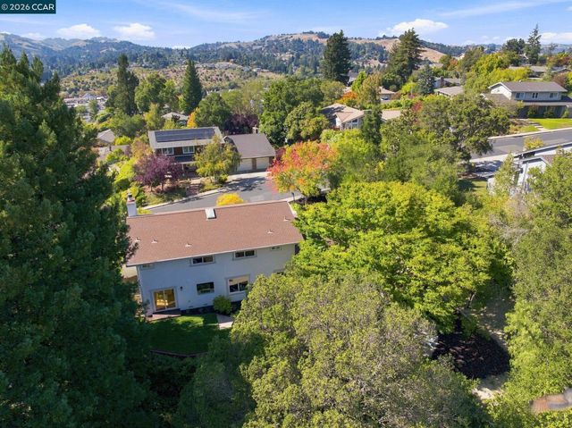 149 Sandringham Dr, Moraga, CA 94556