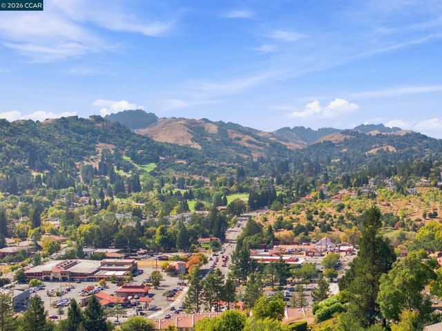 149 Sandringham Dr, Moraga, CA 94556