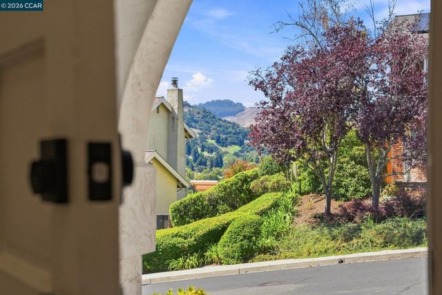 149 Sandringham Dr, Moraga, CA 94556