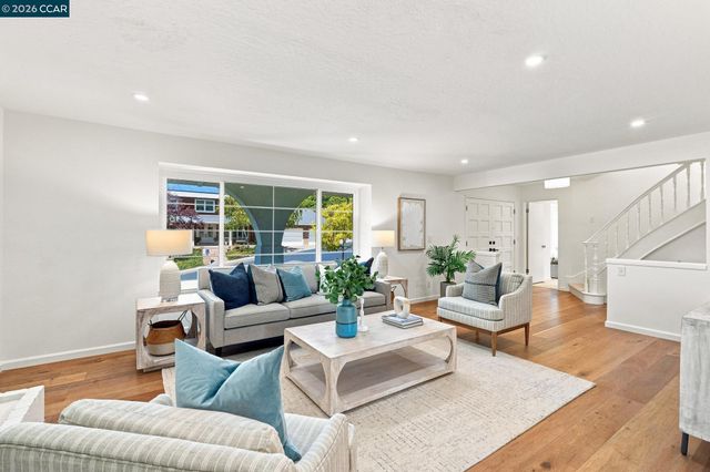 149 Sandringham Dr, Moraga, CA 94556