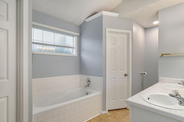 409 W Black Oak Road, Nixa, MO 65714