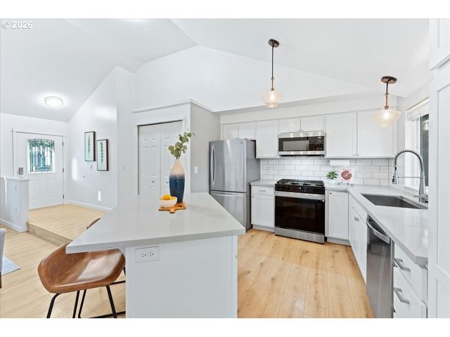 12155 Sw KATHERINE St, Tigard, OR 97223