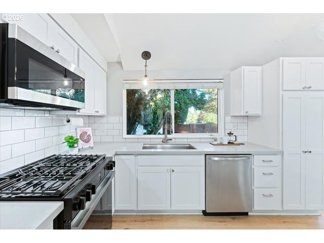 12155 Sw KATHERINE St, Tigard, OR 97223