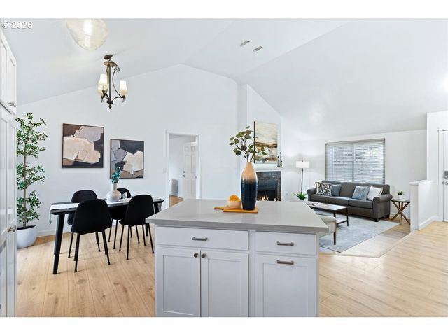 12155 Sw KATHERINE St, Tigard, OR 97223