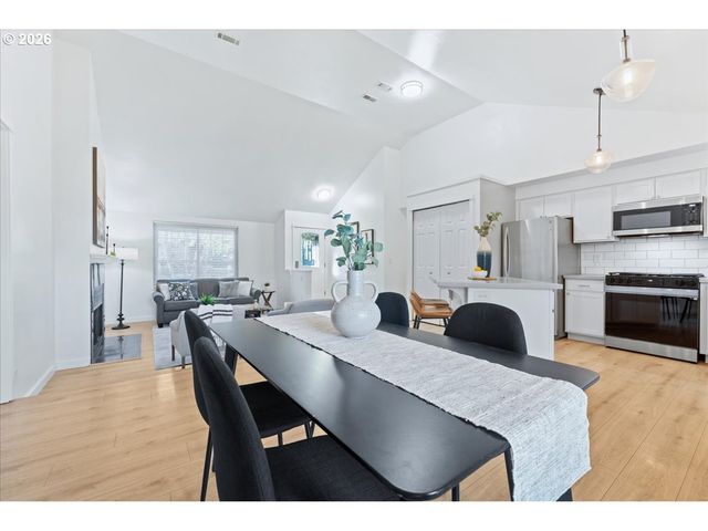 12155 Sw KATHERINE St, Tigard, OR 97223