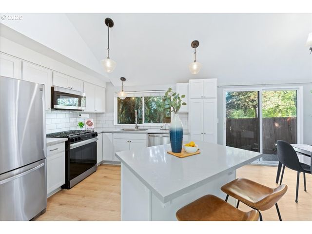 12155 Sw KATHERINE St, Tigard, OR 97223