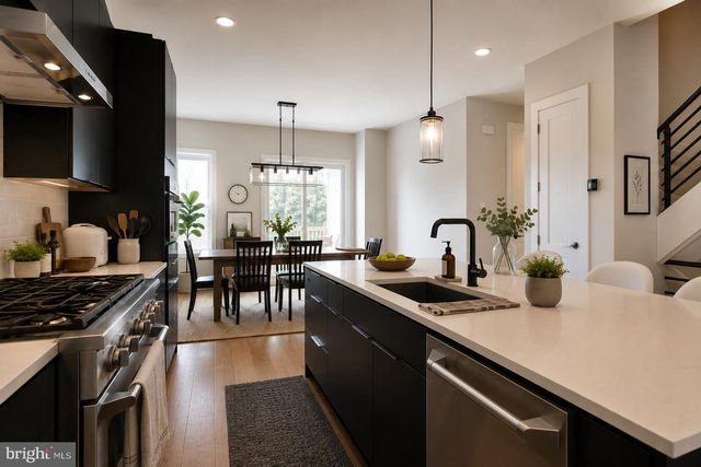 2815 EISENHOWER AVE, Alexandria, VA 22314