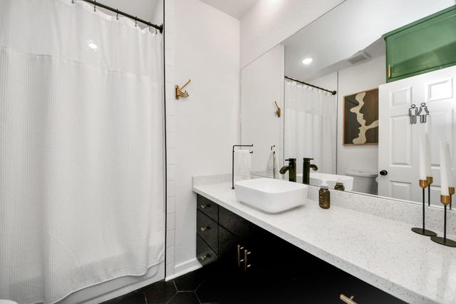 111 Jenkins Street, Houston, TX 77003