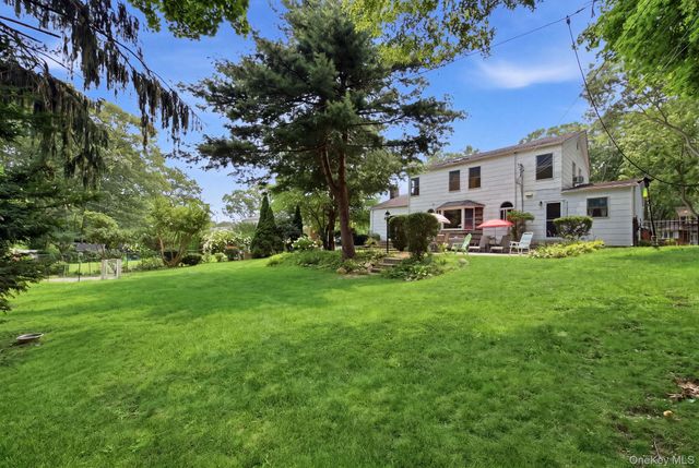 26 Sheryl Crescent, Smithtown, NY 11787
