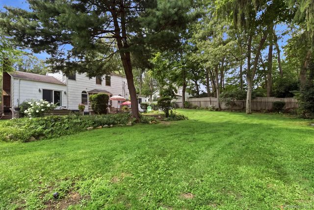 26 Sheryl Crescent, Smithtown, NY 11787