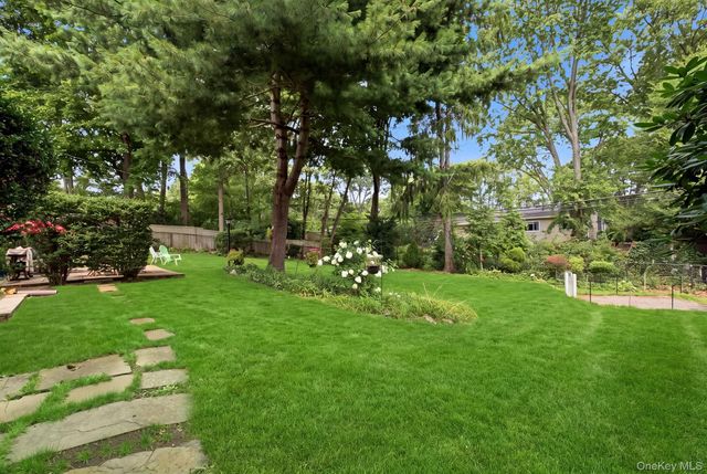 26 Sheryl Crescent, Smithtown, NY 11787