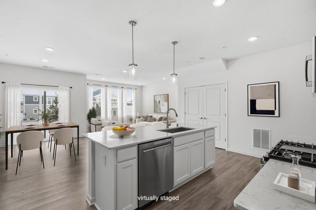 9669 4th Street Lane N, Lake Elmo, MN 55042