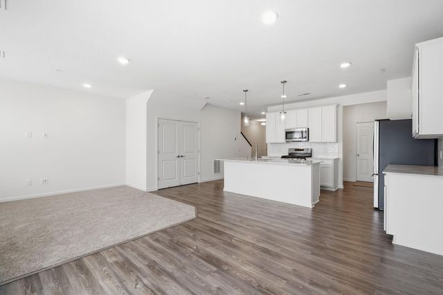 9669 4th Street Lane N, Lake Elmo, MN 55042