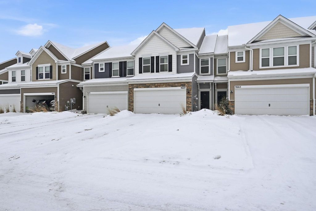 9669 4th Street Lane N, Lake Elmo, MN 55042