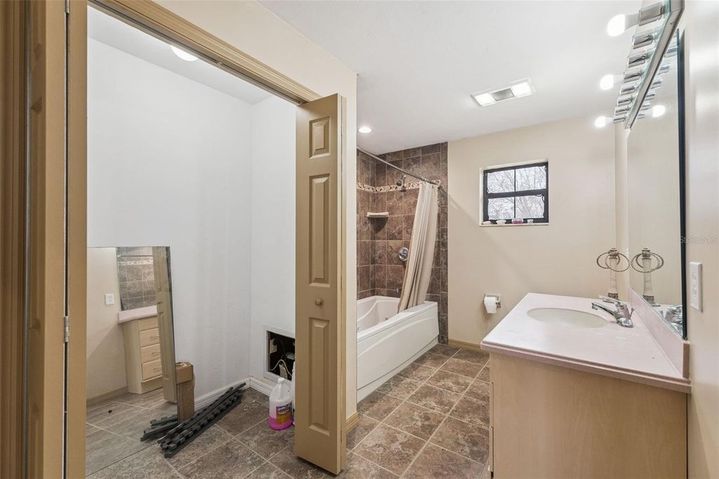 Image 10 of property listing at 1449 SHADY PLACE, Daytona Beach, FL 32114