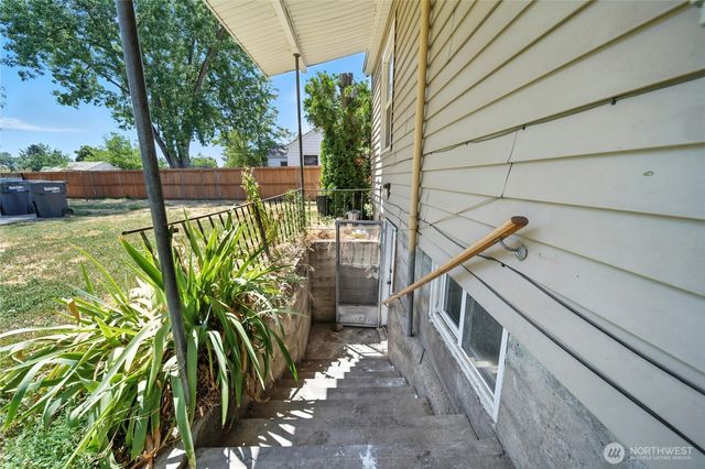 70 NE Rose Street, College Place, WA 99324