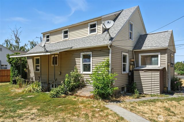 70 NE Rose Street, College Place, WA 99324