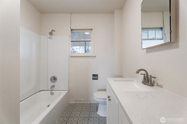 70 NE Rose Street, College Place, WA 99324