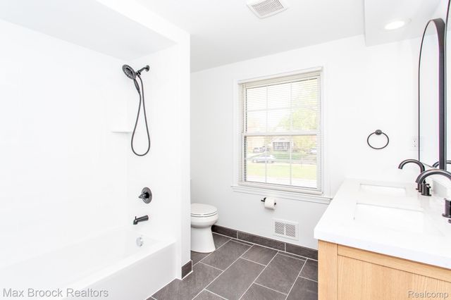 3026 Vinsetta Boulevard, Royal Oak, MI 48073